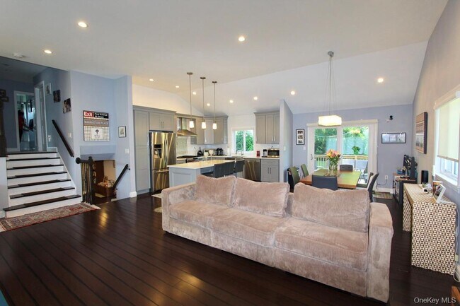 Photo - 83 Executive Dr