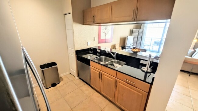 Photo - ANNUAL TURNKEY FURNISHED downtown Sarasota in luxury condominium!