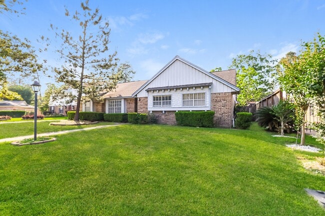 Photo - 222 Magic Oaks Dr