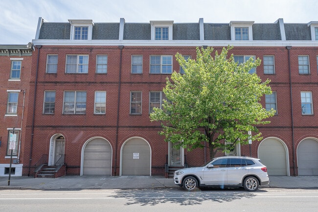 Building Photo - 1832 Fairmount Ave