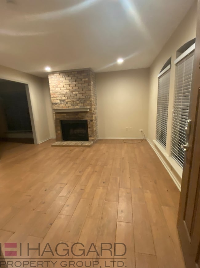 Building Photo - 10101 Camelot Dr Rental