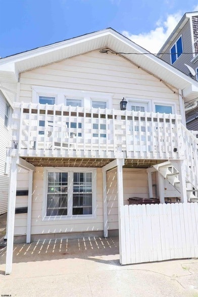 Building Photo - 129 N Derby Ave