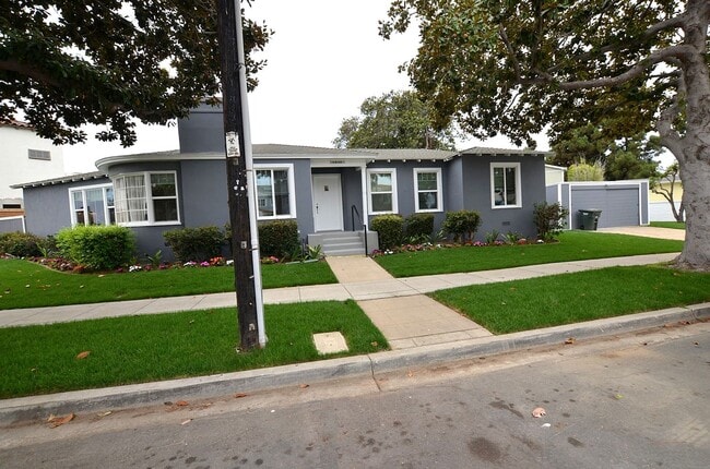 Building Photo - 4Bedroom 3.5 Bathrooms single family home