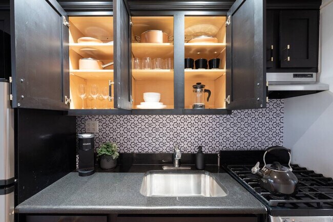 Photo - 209 W 20th St Unit ID1013666P