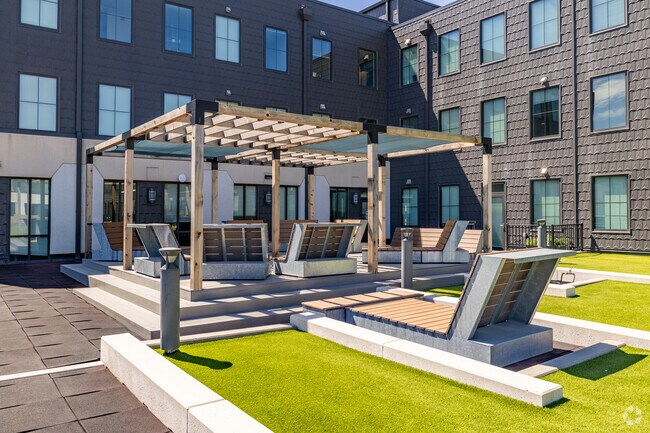 Rooftop Courtyard - The Parkhaus - Leasing By Bedroom