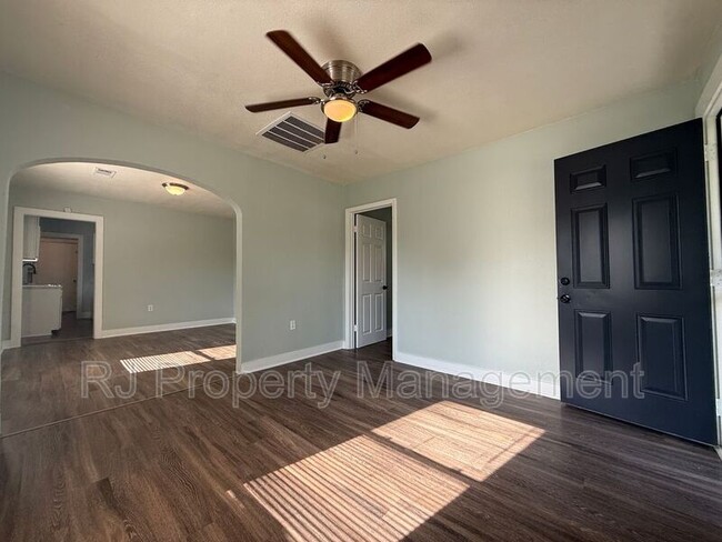 Photo - 253 Silverage Ave