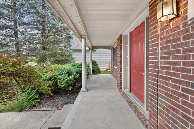 Photo - 392 Sedgewood Ln