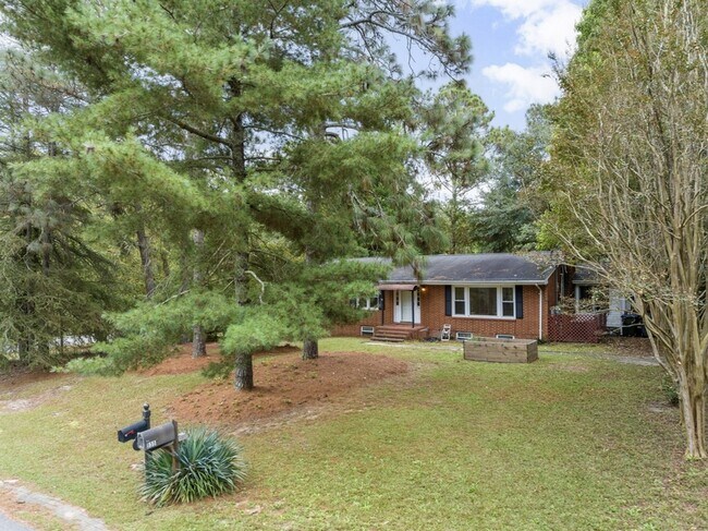 Photo - 555 N Leak St