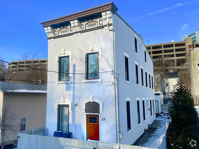 Building Photo - 132 Winkler St Rental