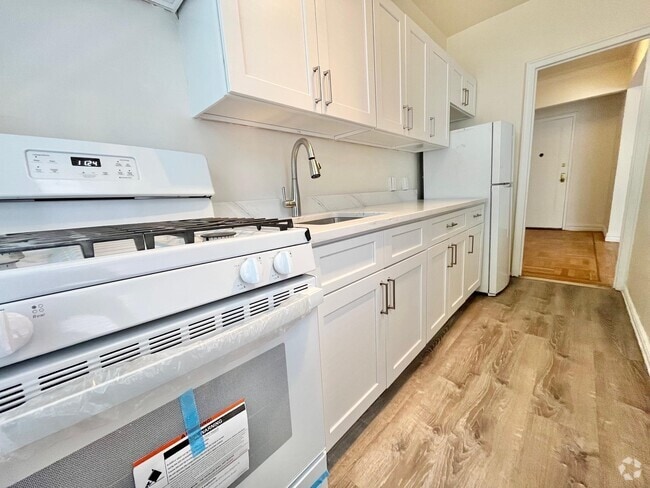 Building Photo - 210 Martine Ave Unit 5J Rental