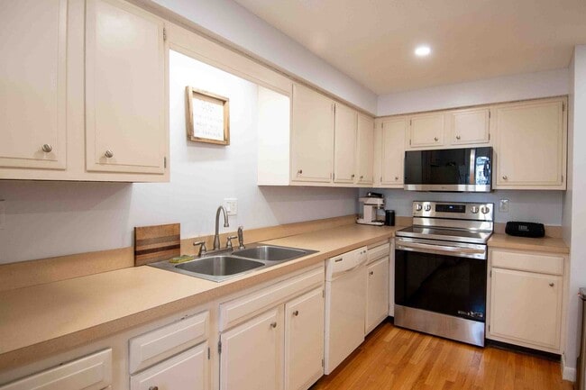 Photo - 2 Bedroom Condo Available August 1st