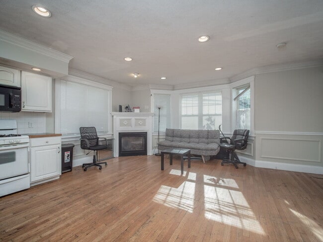 Photo - 145 Murdock St