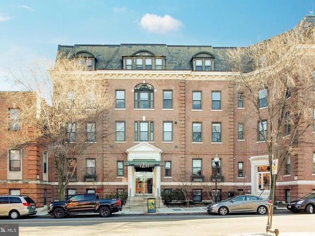 Building Photo - 1211 Light St Unit T6