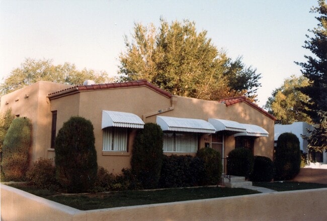Building Photo - 401 Hermosa Dr NE