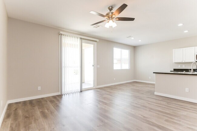 Photo - 909 Aspen Cliff Dr