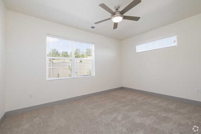 2BR, 2BA - 1099SF