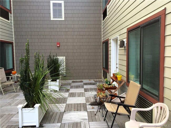 Photo - 160 Chatterton Ave Unit #1B