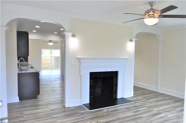 Photo - Colonial Heights