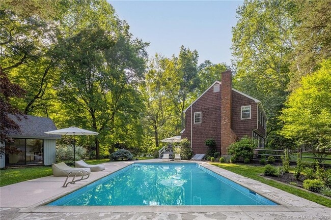 Photo - 33 Riverfield Dr