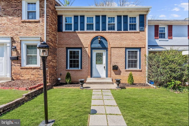 Outside Entrance 1 - 1420 Deerfield Ln Townhome