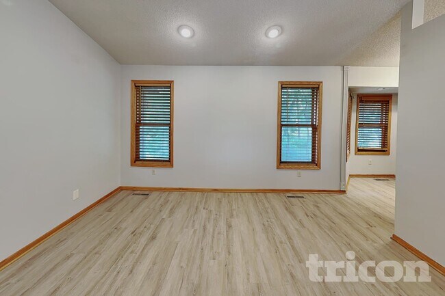 Photo - 5150 S Park Dr