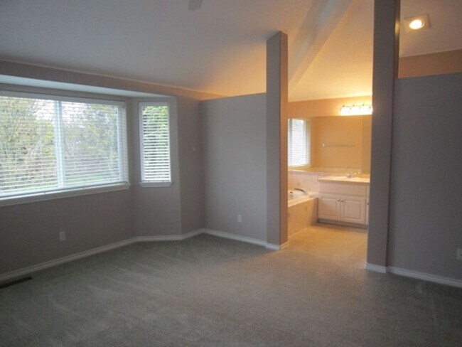 Photo - Large Bethany Home on a Corner Lot! 6 Bed 3 Bath