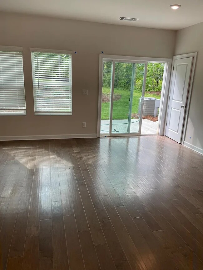 Sala - 2511 Greenmarket Dr