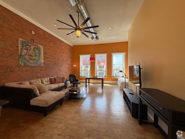 Building Photo - Downtown Loft!