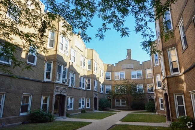 Building Photo - 4826 W Addison St Rental