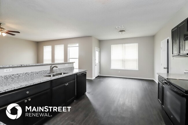 Photo - 305 Arbor Glen Dr