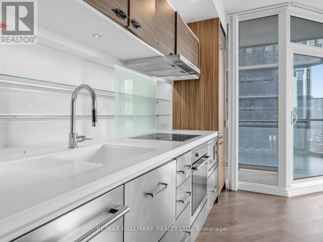 Photo - 45 Charles St E Unité 2012