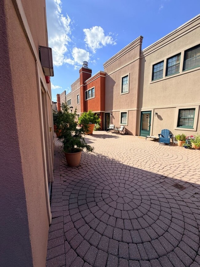 Photo - 133 Walton St