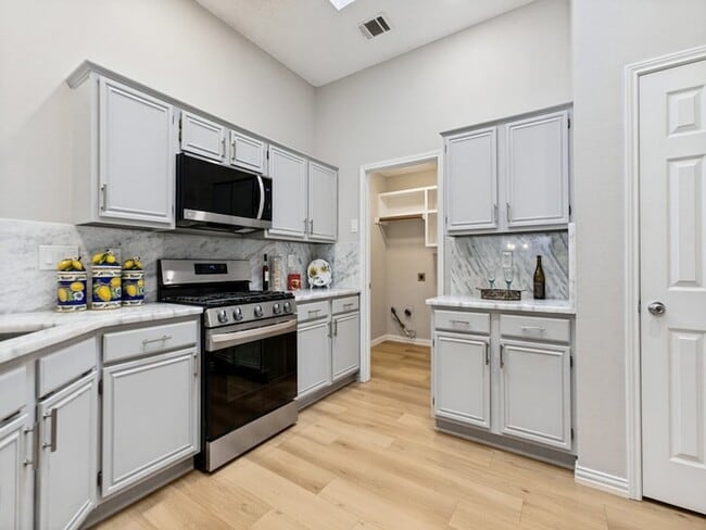 Photo - 8028 Alderwood Pl