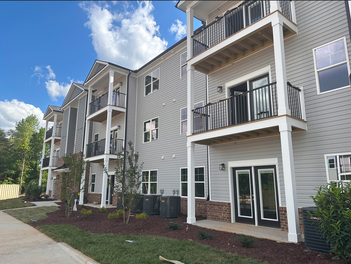 Emerson Point - Emerson Point Apartments