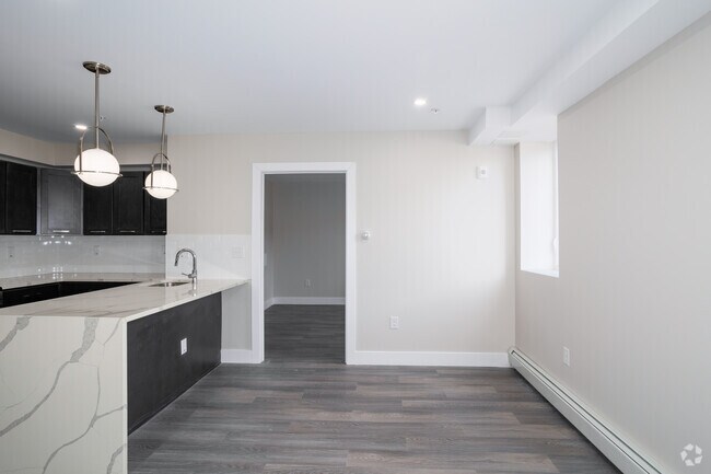 1BR, 1BA - Dining Area - Borbeck Court