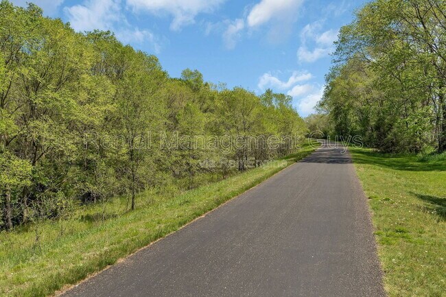 Photo - 133 Cedar Ct E Unit 201