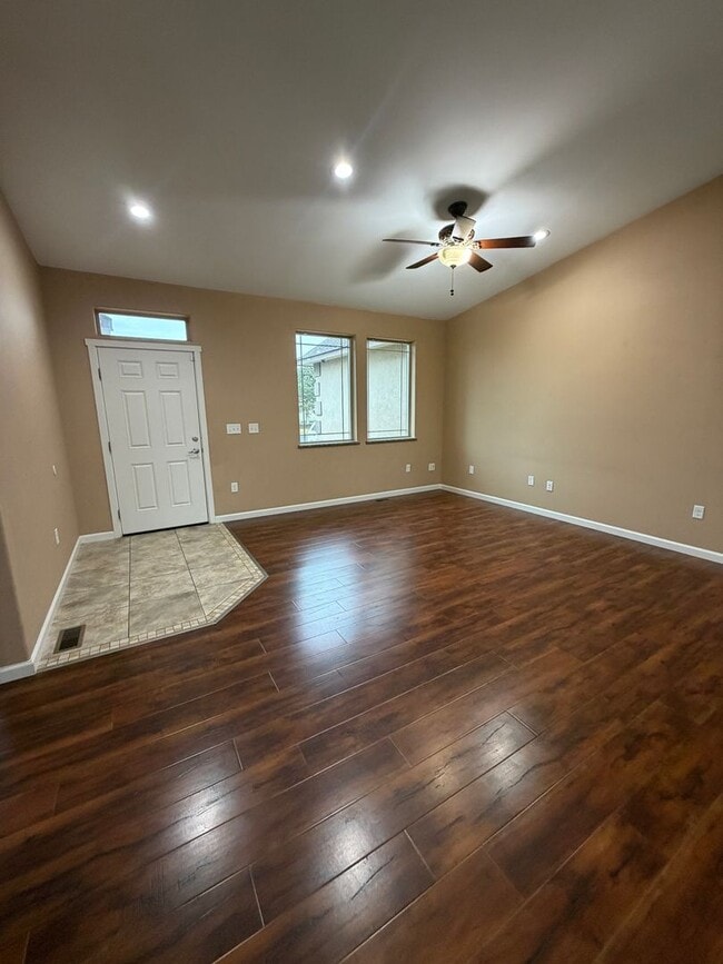 Photo - Beautiful Home In Quiet Neighborhood! Landscaping Included!