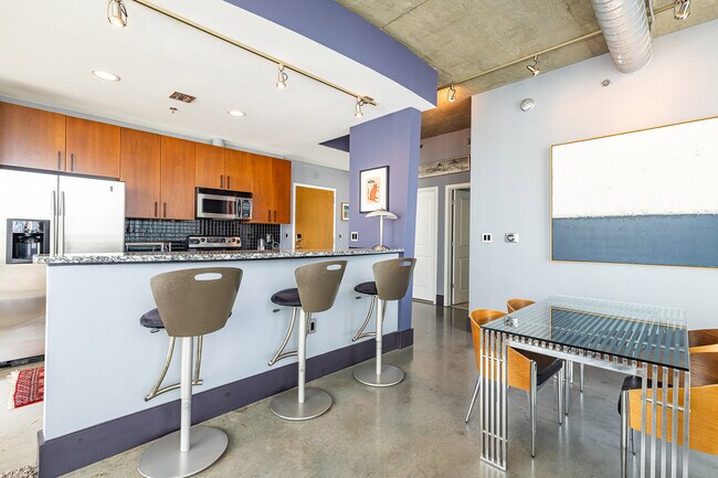 Photo - 943 Peachtree St NE