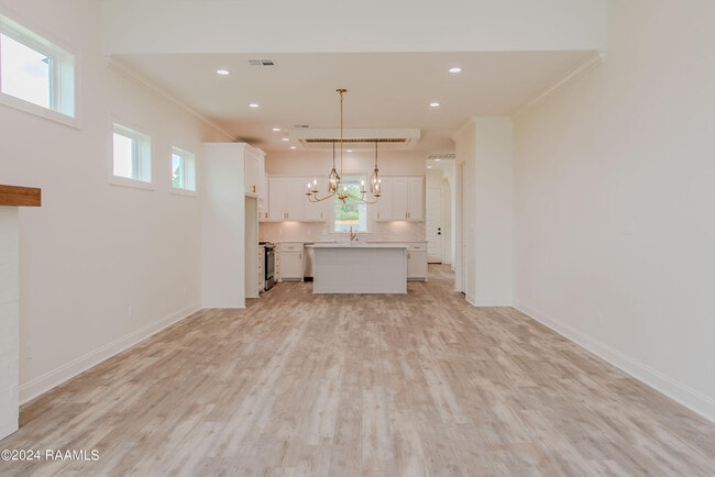 Photo - 424 Dunvegan Ct