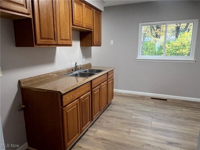 Photo - 1766 Green Rd