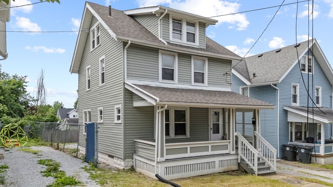 Photo - 1430 Newton St House