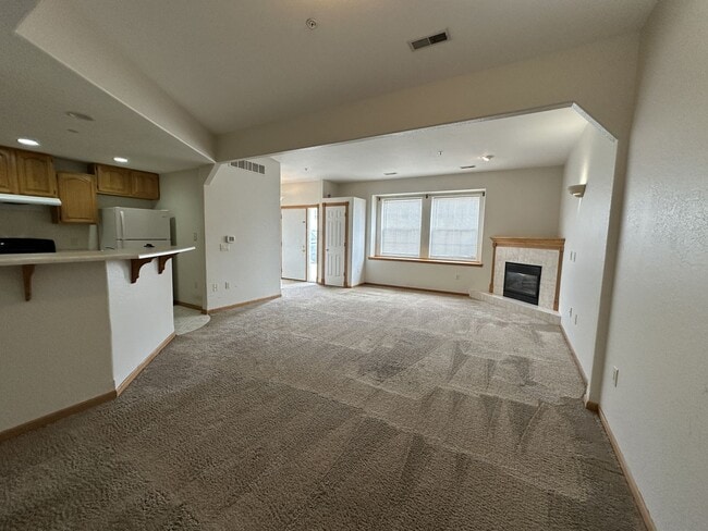 Photo - Spacious Townhouse Style Condo in Brookfield!