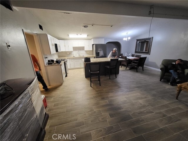 3060 Emerald Ln