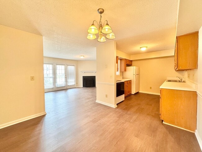 Photo - 2 Bedroom off W Friendly Ave!