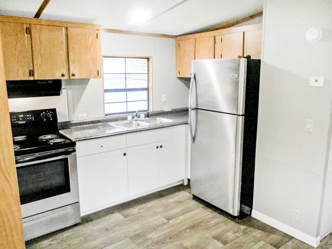 Photo - 2 Bedroom 1 Bathroom Manufactured Home Rental Unit 046 ABS