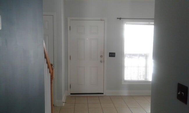 Photo - Lovely Townhome in Southeast Columbia
