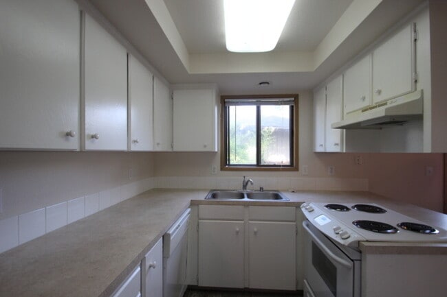 Photo - 3107 NE Whitman Ave