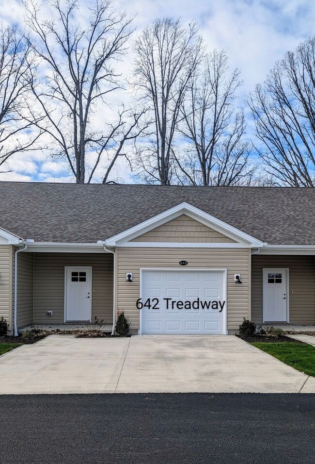 2 Bedroom ranch Treadway Ponds Cluster Homes - 2 Bedroom ranch Treadway Ponds Cluster Homes