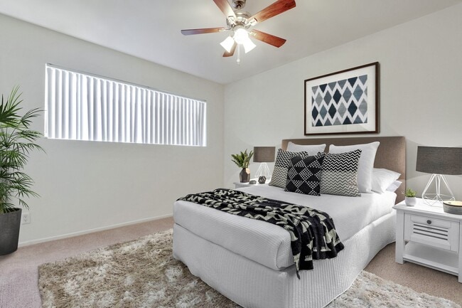 Photo - 3585 Centinela