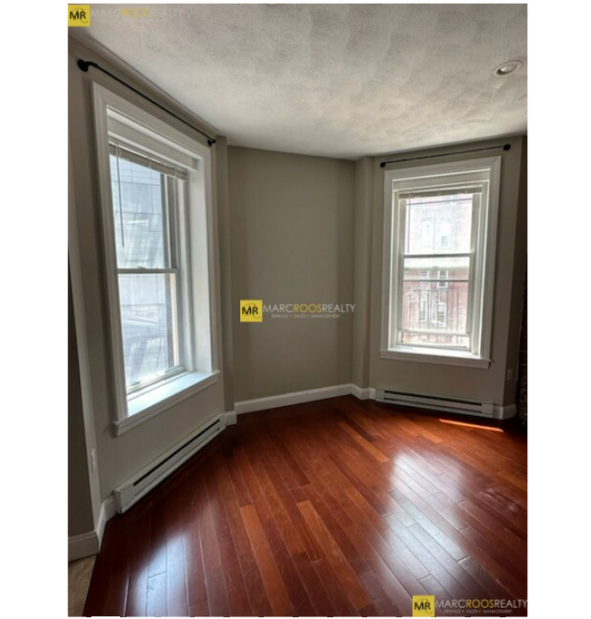 Building Photo - 250 Newbury St Unit 2R Rental